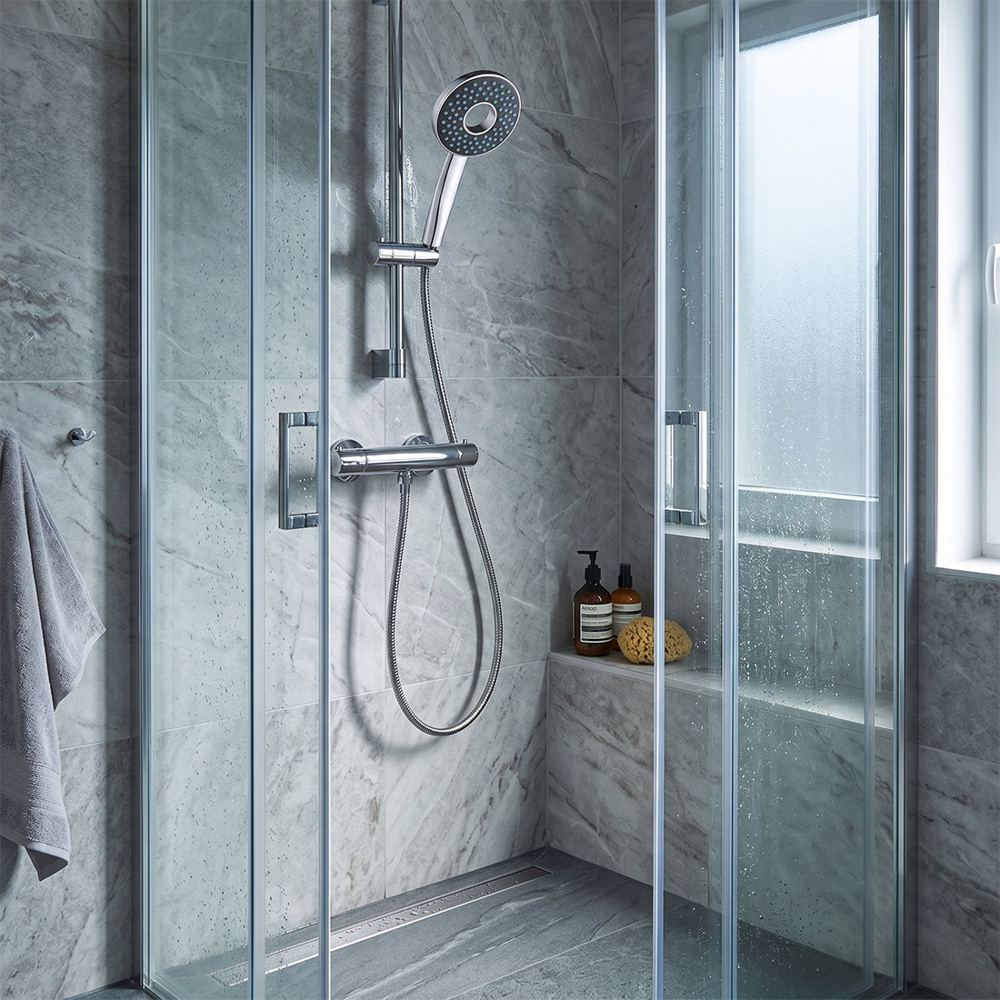 UN17305 Ručka za tuš cartwheel grey 100