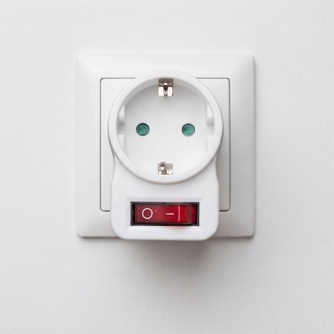 UN17197 Utikač šuko switch 01/01